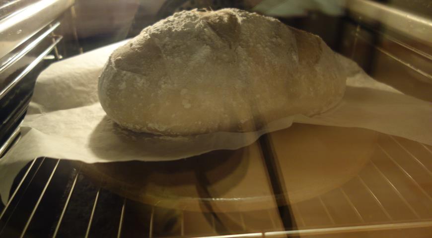 Оставить деревенский хлеб выпекаться 45 минут