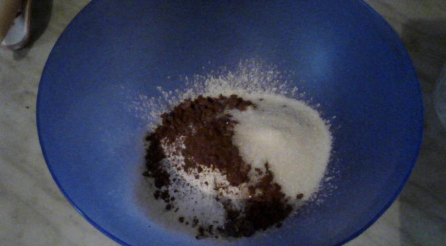 Добавить к сухой смеси сахар, соль и какао для приготовления брауни