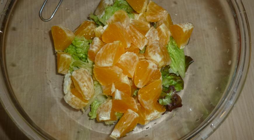 Очистить и нарезать апельсины для салата