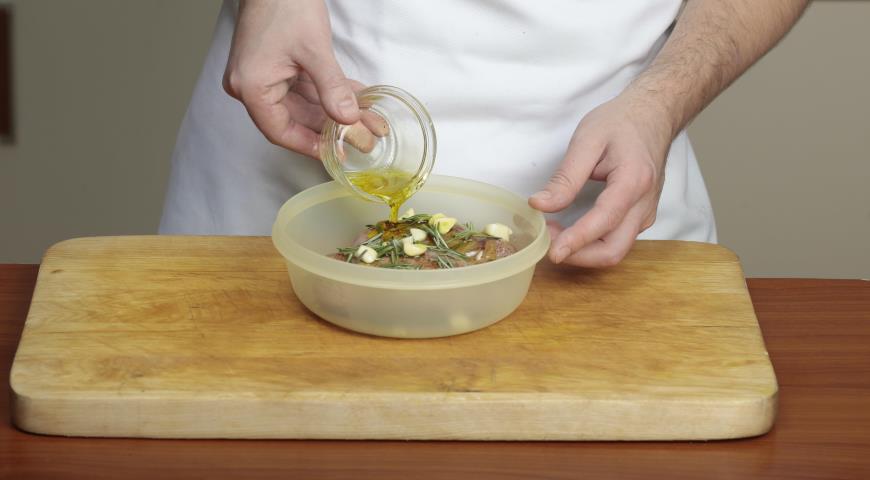 Фото приготовления рецепта: Салат с утиной грудкой, шаг №2