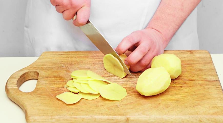 Фото приготовления рецепта: Постная картофельная запеканка, шаг №2