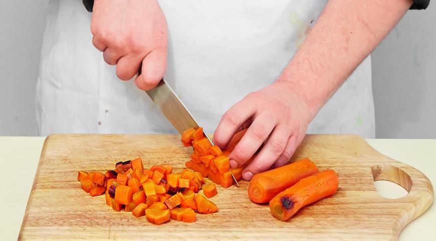 Фото приготовления рецепта: Морковный суп с зирой и петрушкой, шаг №1