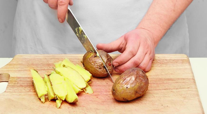 Фото приготовления рецепта: Картофельное рагу с фасолью, шаг №1