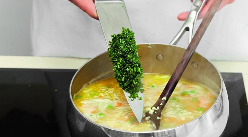 Фото приготовления рецепта: Овощной суп с мелкой пастой, шаг №6