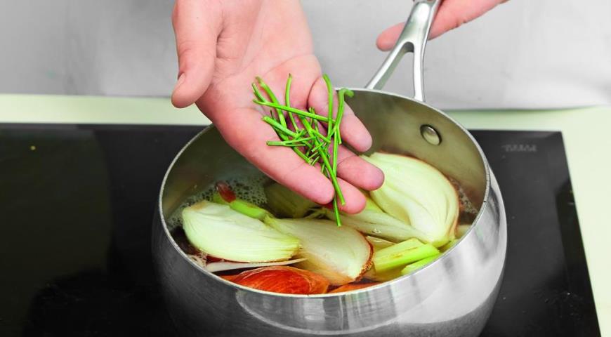 Фото приготовления рецепта: Овощной суп с мелкой пастой, шаг №2