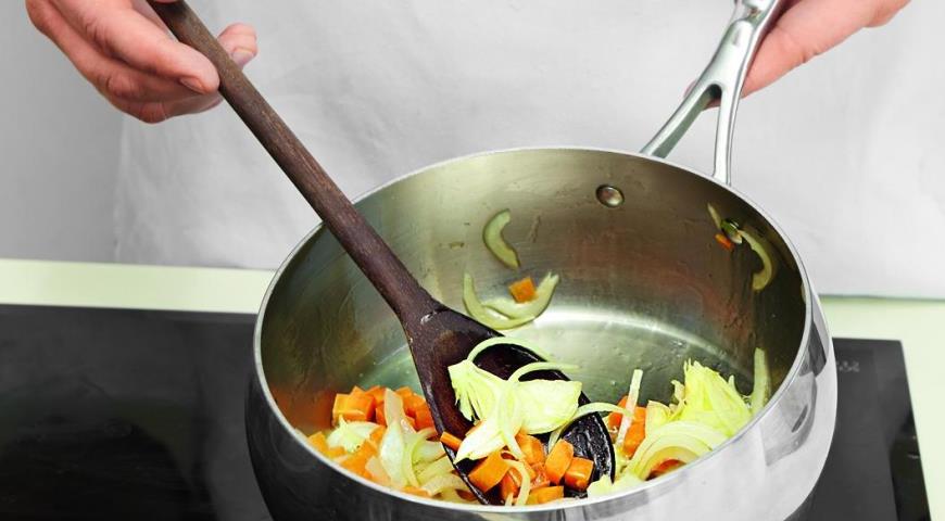 Фото приготовления рецепта: Овощной суп с мелкой пастой, шаг №4