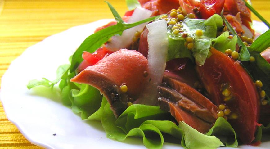 Рецепт Теплый салат из лосося с медово-горчичной заправкой