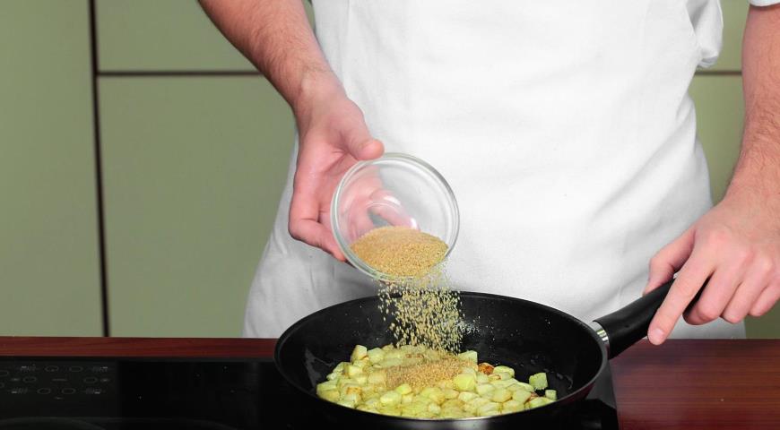 Фото приготовления рецепта: Бретонские блины с грушами, шаг №4