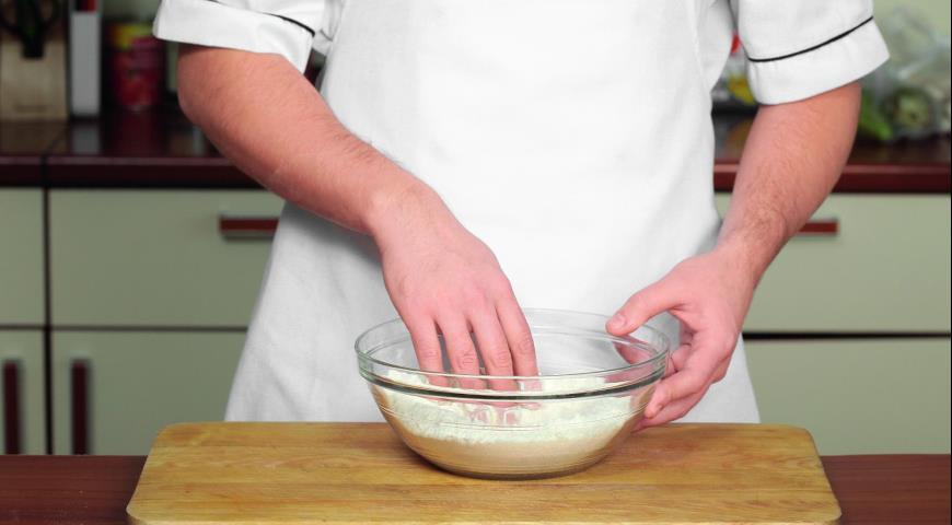 Фото приготовления рецепта: Блинчики с малиной и карамелью, шаг №1
