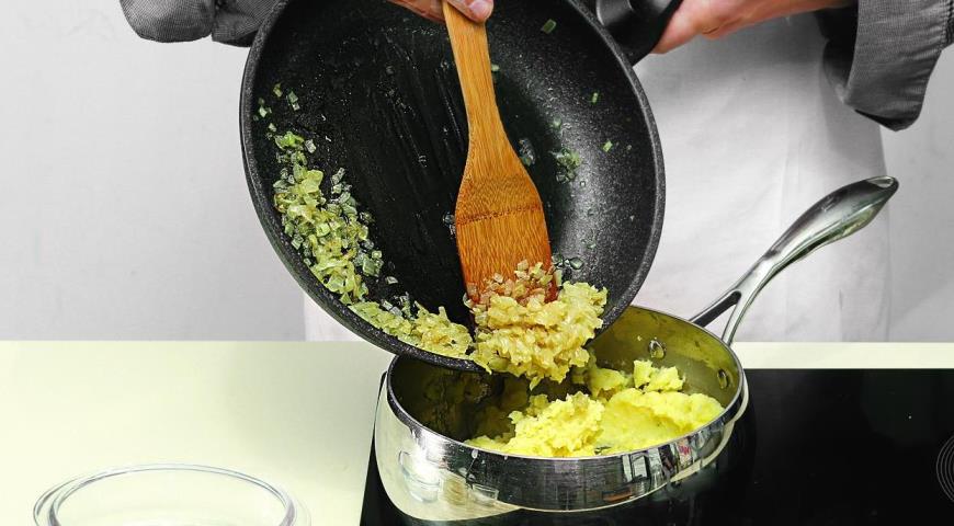 Фото приготовления рецепта: Кыстыбаи, лепешки с картофельным пюре, шаг №3