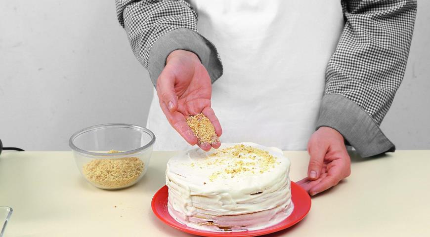 Фото приготовления рецепта: Медовый торт со сметанным кремом, шаг №10
