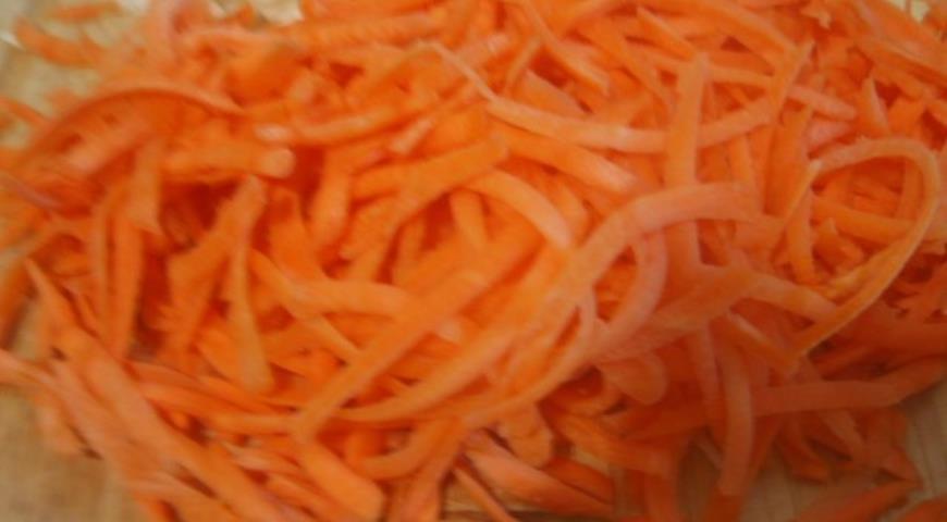 Морковь трем на крупной терке