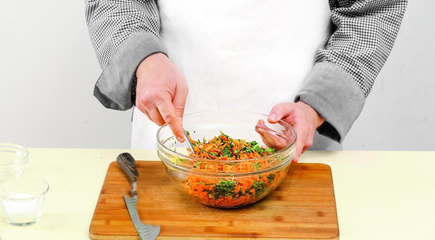 Фото приготовления рецепта: Морковный салат с лимоном, шаг №3