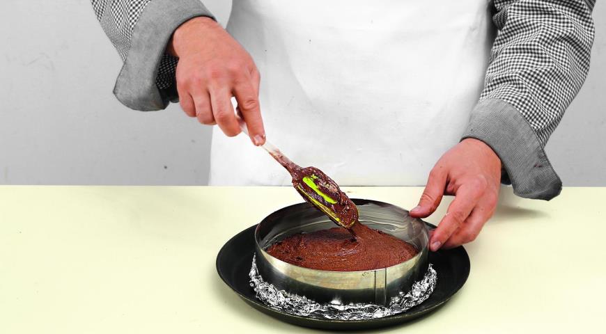 Фото приготовления рецепта: Шоколадный торт, шаг №6