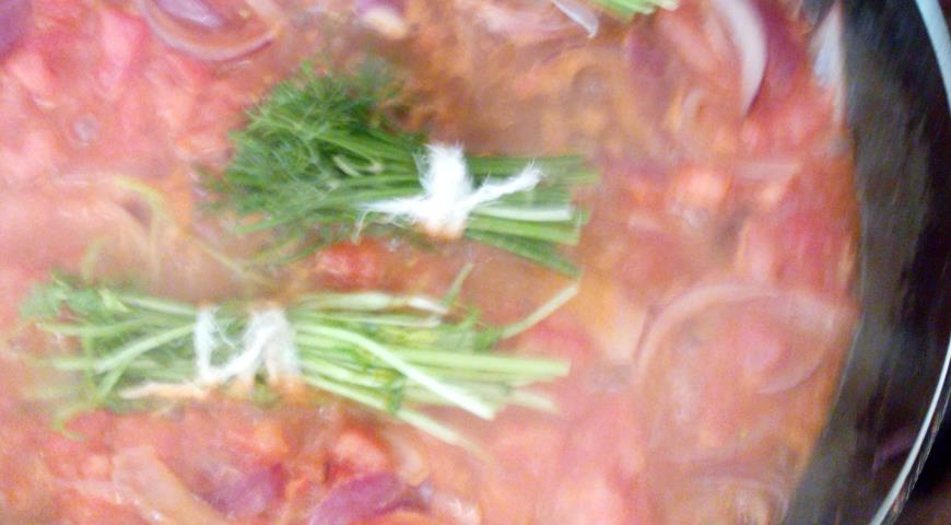 Готовим томатный соус для морского окуня с цветной капустой