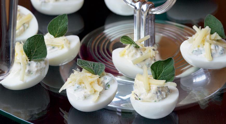 Рецепт Фаршированные сыром с тархуном яйца цесарки