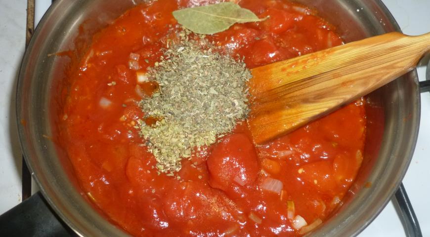 Приготовить томатный соус для пиццы