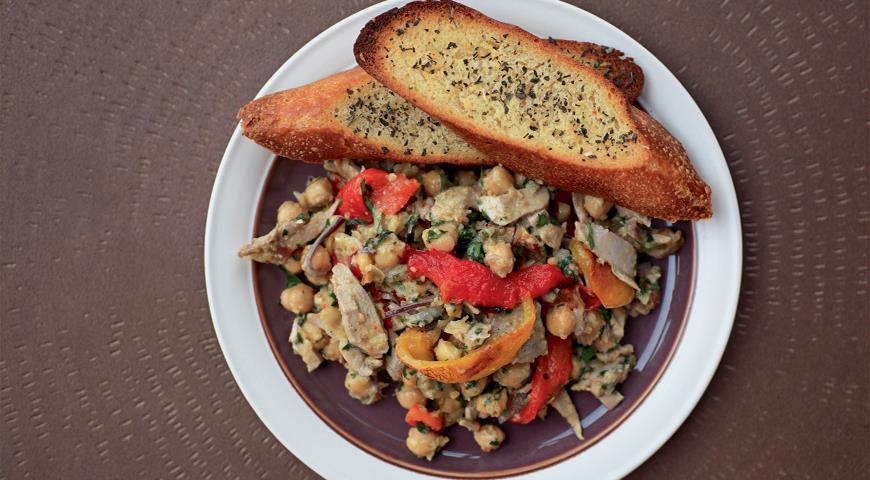 Рецепт Сытный салат из нута с цесаркой и ореховой заправкой
