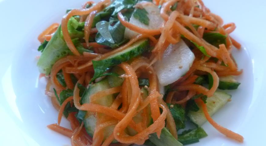 Салат из огурцов, редьки и корейской моркови