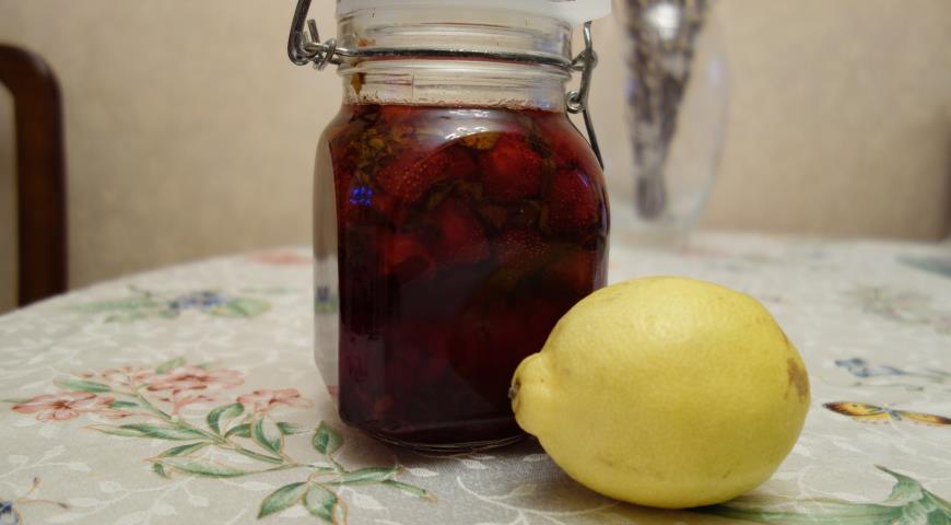 Рецепт Варенье из клубники с лимоном и мятой