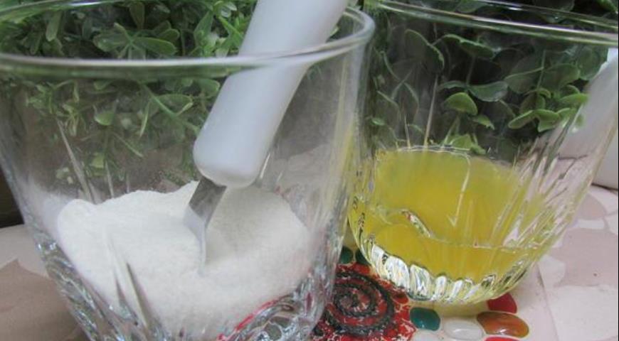 Смешиваем пектин с сахаром и подготавливаем апельсиновый сок
