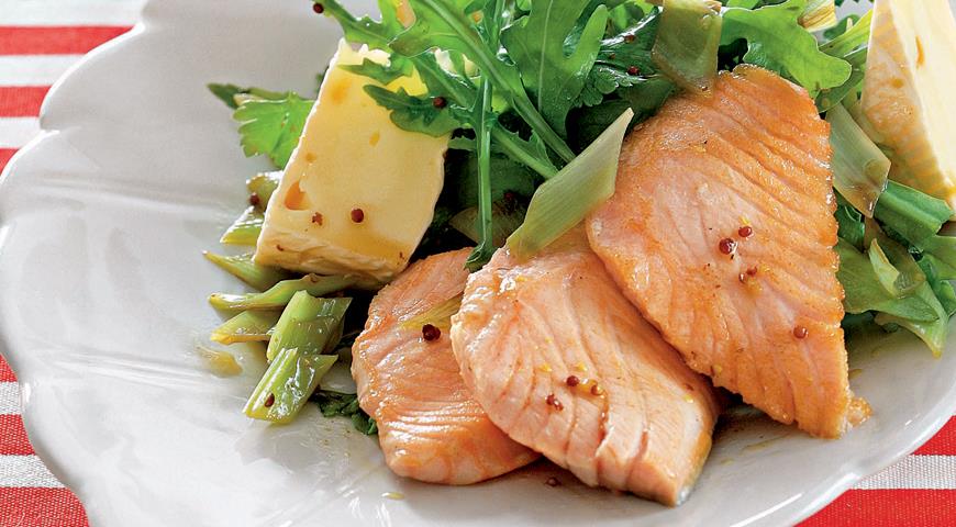Рецепт Теплый салат из лосося с камамбером