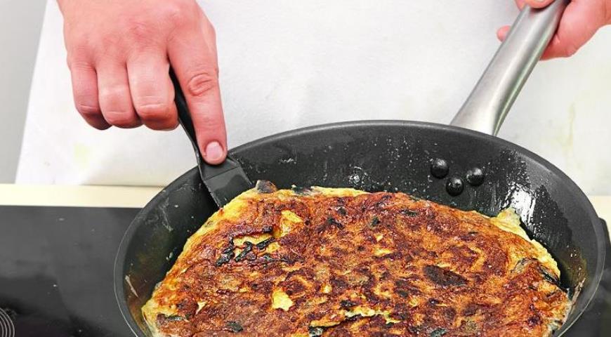 Фото приготовления рецепта: Тортилья из яиц цесарки, шаг №6