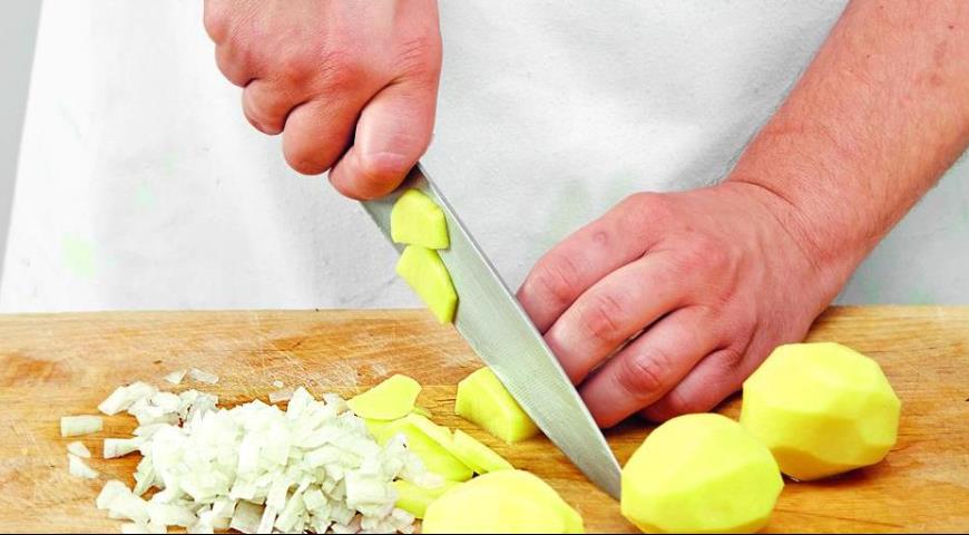 Фото приготовления рецепта: Тортилья из яиц цесарки, шаг №2