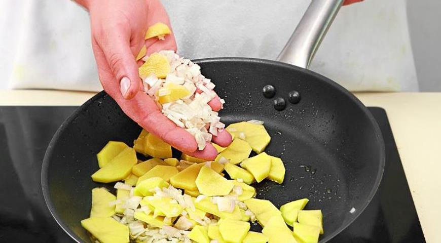 Фото приготовления рецепта: Тортилья из яиц цесарки, шаг №3