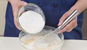 Фото приготовления рецепта: Торт-мороженое Песочный замок, шаг №3