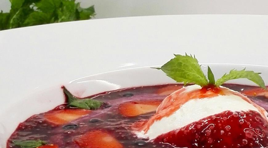 Рецепт ягодного супа с мороженным