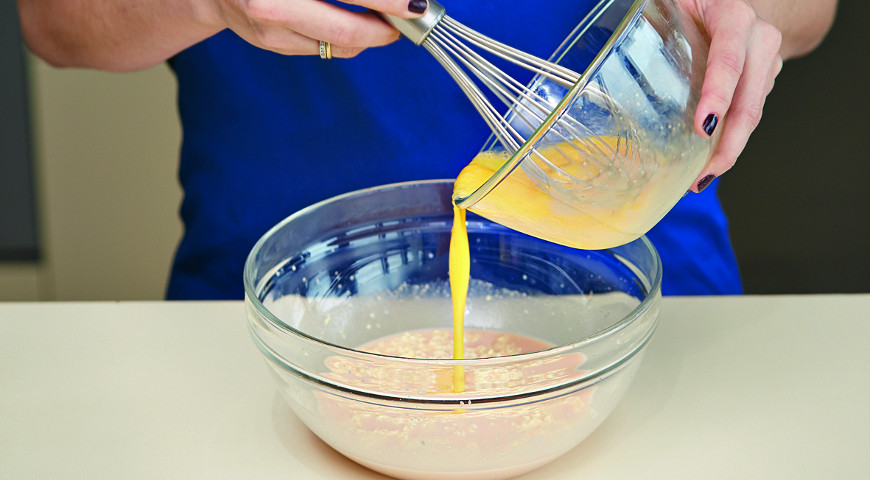 Фото приготовления рецепта: Синнабоны с глазурью из творожного сыра, шаг №1
