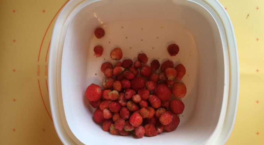 Подготавливаем ягоды