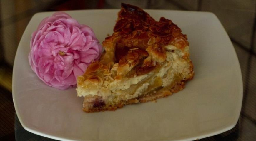 Рецепт Яблочный пирог с миндалем