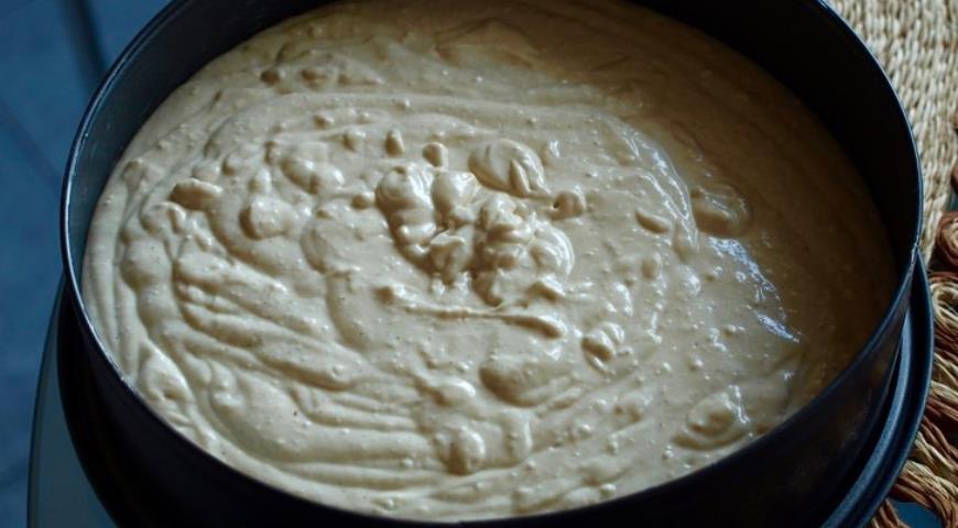 Готовим тесто для творожного пирога