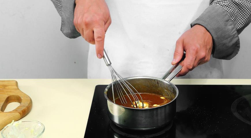 Фото приготовления рецепта: Бретонские блины с яблоками и карамелью, шаг №2