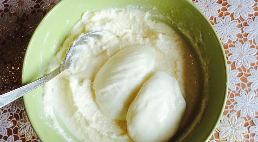 Добавляем йогурт