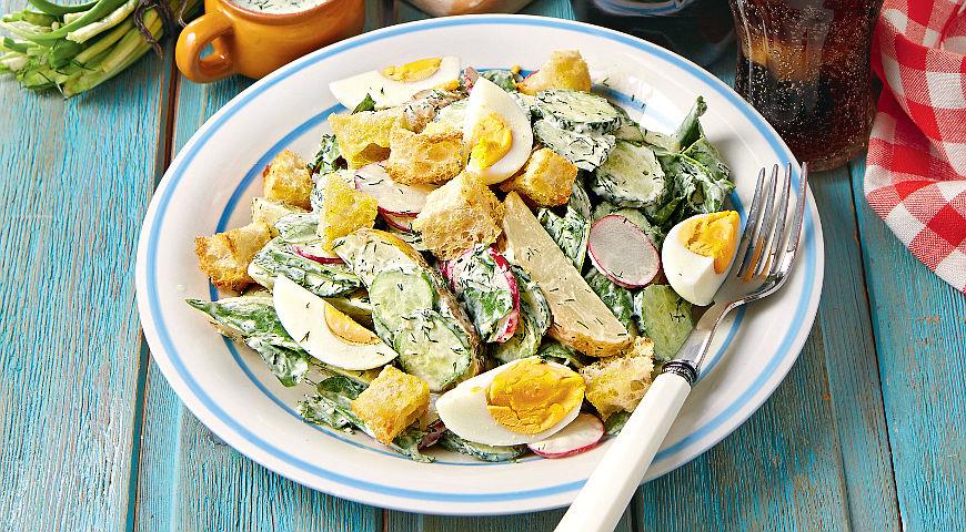 Рецепт Большой зеленый салат с яйцами и гренками