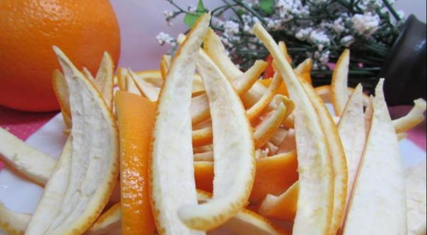 Удаляем мякоть апельсина