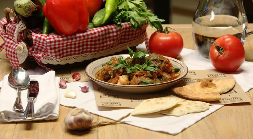 Рецепт Чахохбили с курицей и пшеничными лепёшками