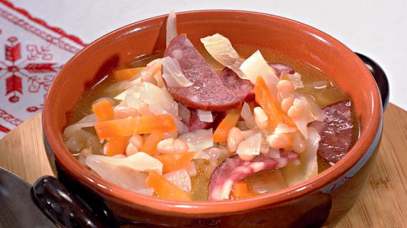 Польский фасолевый суп с колбасой