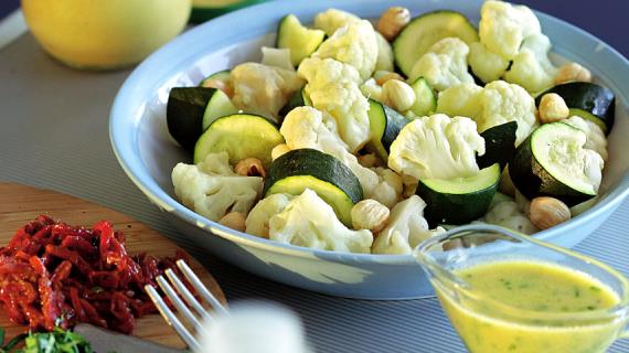 Овощная закуска с лимонно-базиликовой заправкой, рецепт
