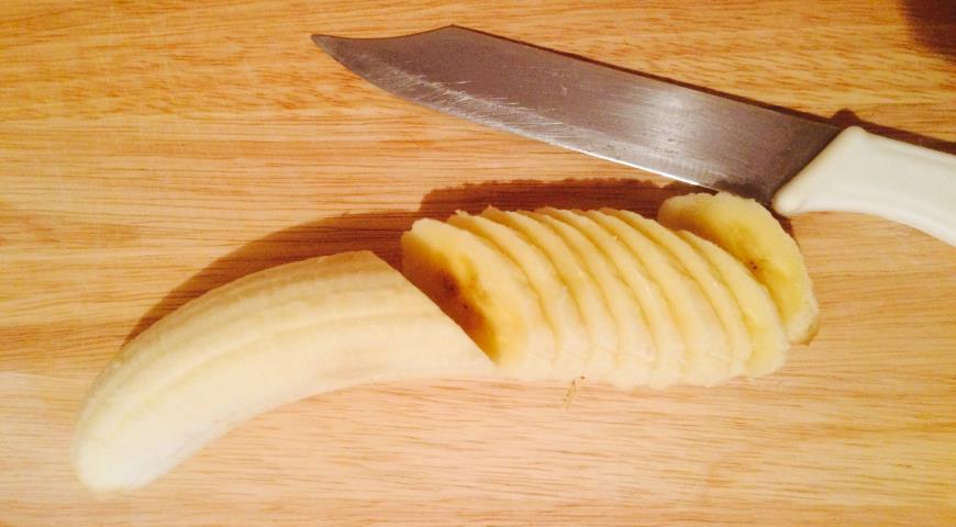 Нарезаем банан
