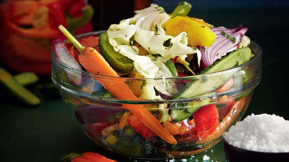 Салат из малосольных овощей