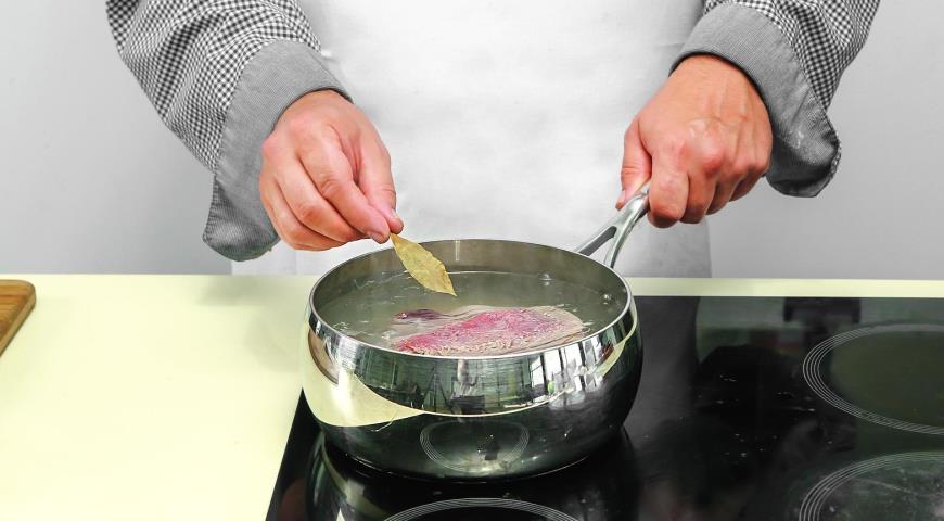 Фото приготовления рецепта: Жареные пирожки с баклажанами и мясом , шаг №1