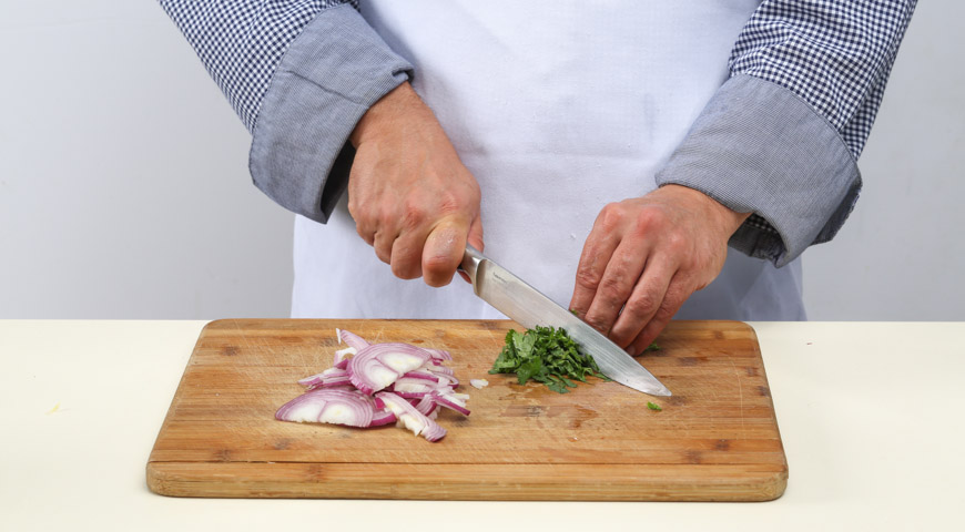 Фото приготовления рецепта: Простой фасолевый салат, шаг №2
