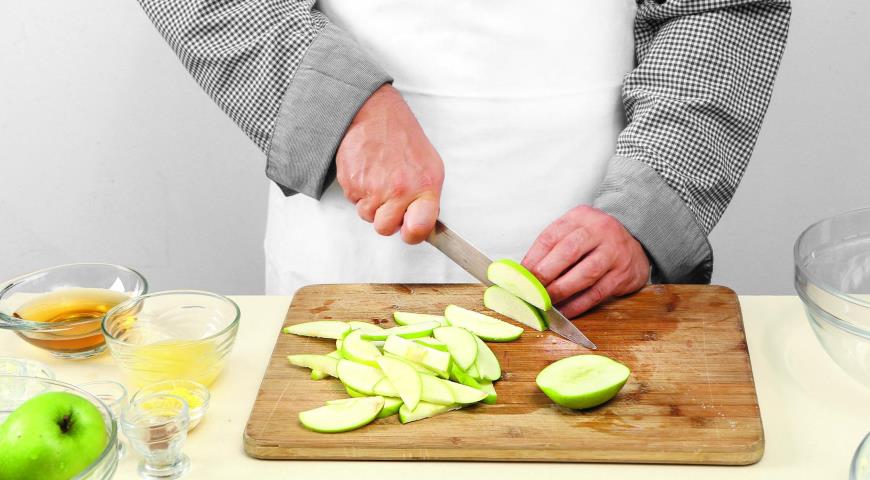 Фото приготовления рецепта: Американский яблочный пирог, шаг №3