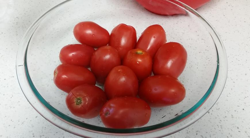 Заливаем помидоры кипятком