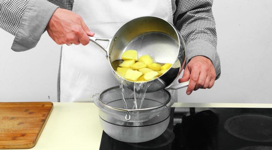 Фото приготовления рецепта: Ньокки из картофеля с тыквой, шаг №3