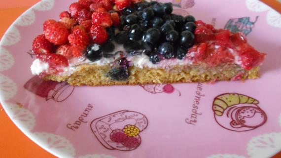 Шарлотка-пирог с лесными ягодами